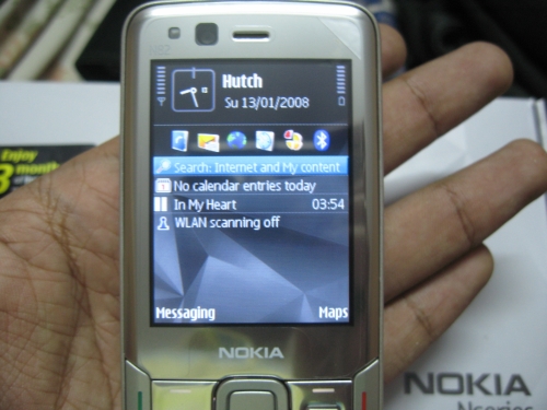 Nokia N82 in palm