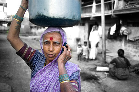 india has more mobile phones than toilets