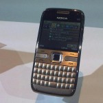 nokia-e72-stand