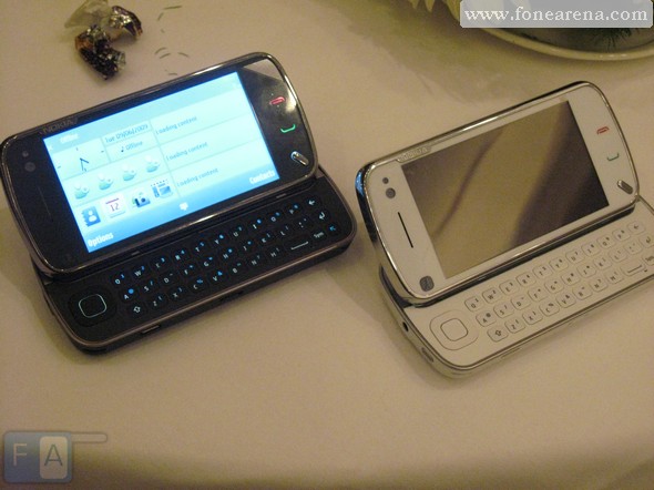 Iphone 3gs White Vs Black. a White N97 or Black N97 ?