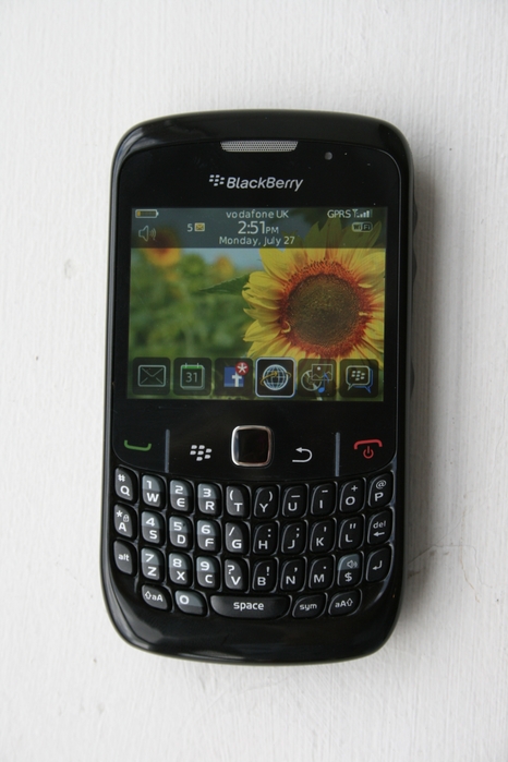 photos-blackberry-curve-8520-handset-10