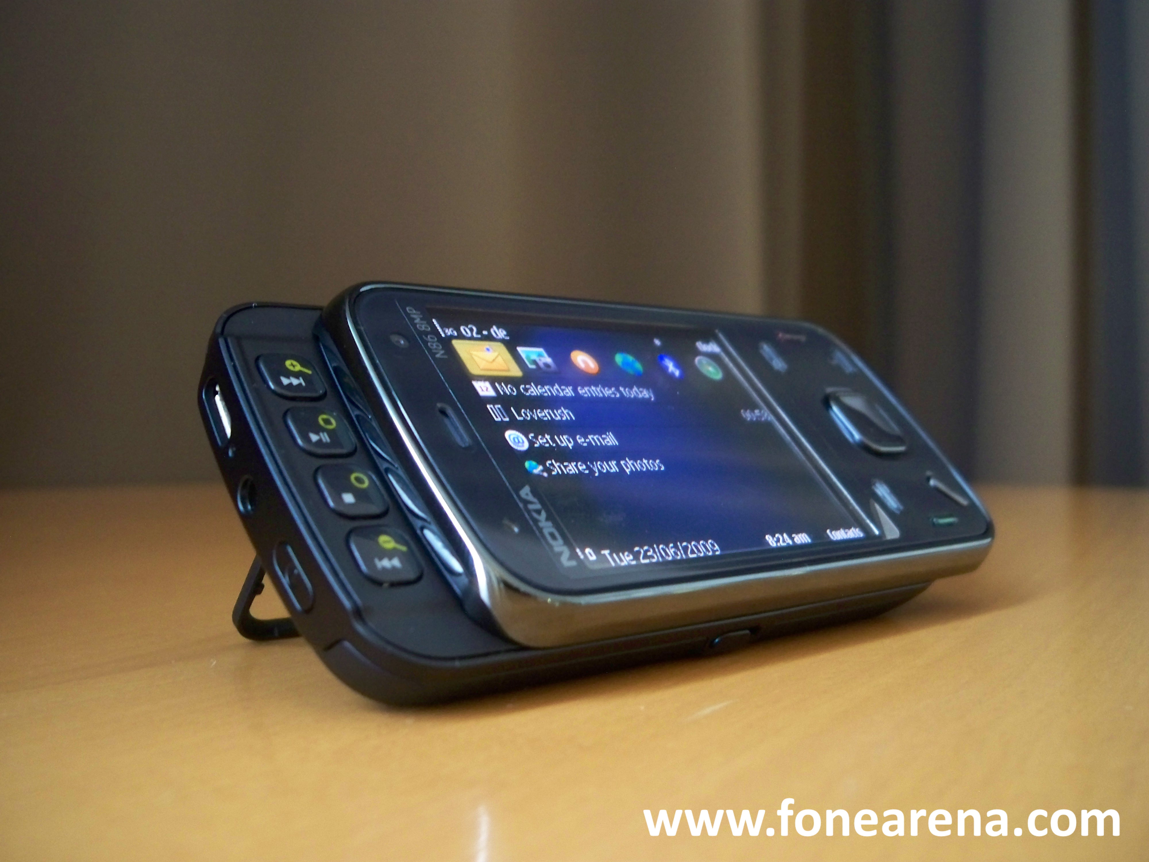 Black Nokia N86 8MP Picture Gallery